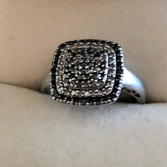 Sterling Silver Black & White Diamond Ring - Picture 4 of 7